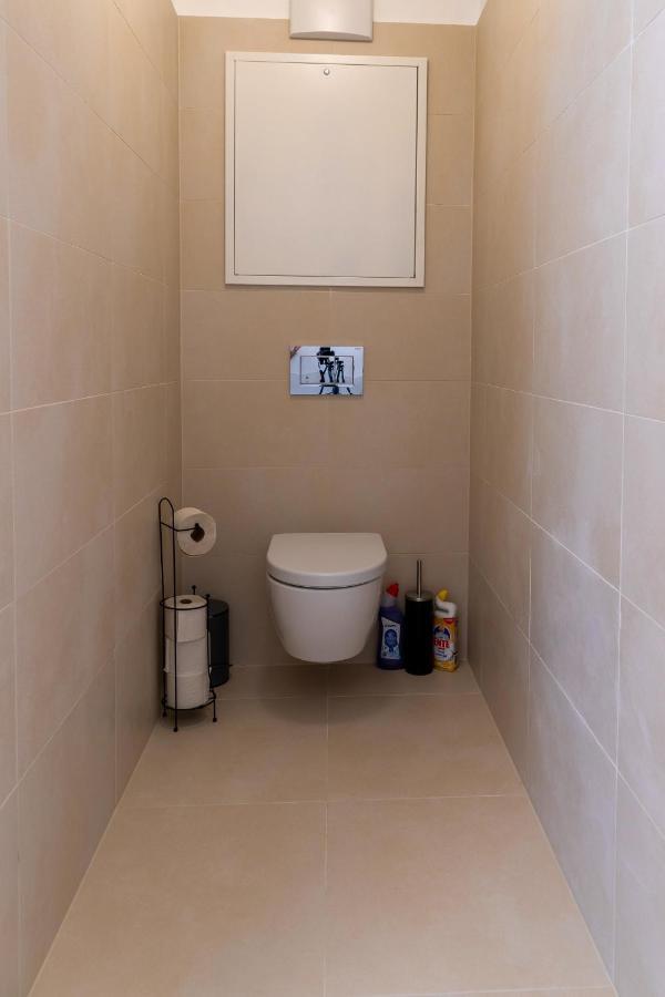 Maureen Lovely 2 Bedroom Unit With Community Pool Wien Eksteriør bilde