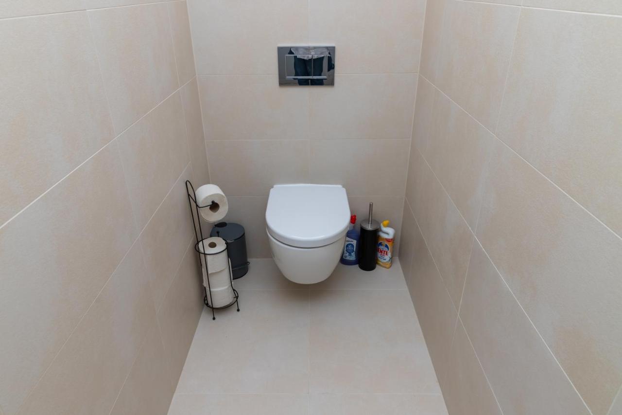 Maureen Lovely 2 Bedroom Unit With Community Pool Wien Eksteriør bilde