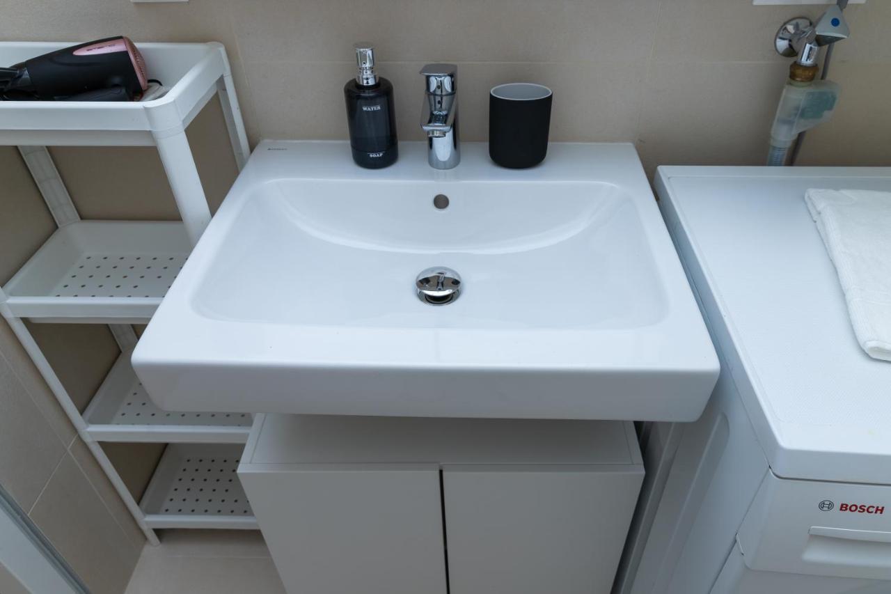 Maureen Lovely 2 Bedroom Unit With Community Pool Wien Eksteriør bilde