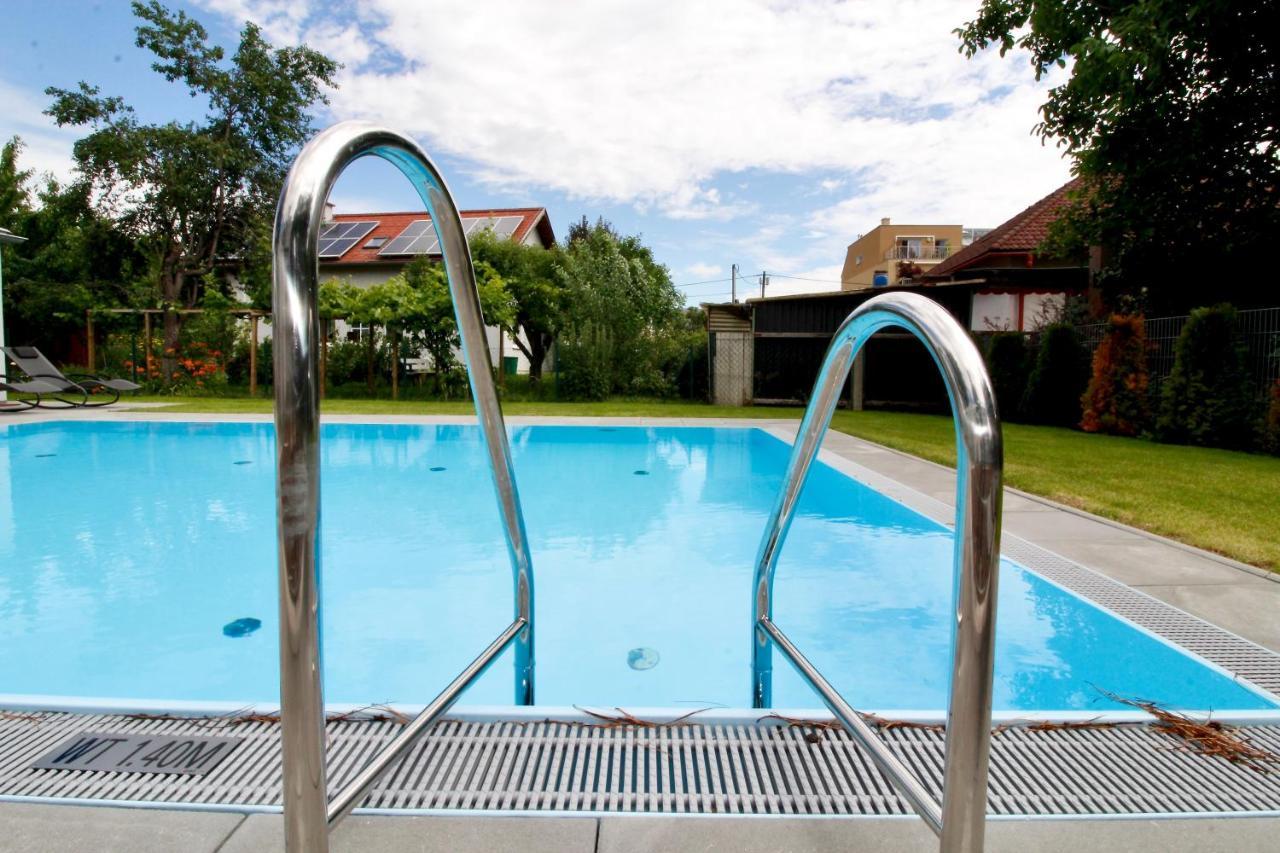 Maureen Lovely 2 Bedroom Unit With Community Pool Wien Eksteriør bilde
